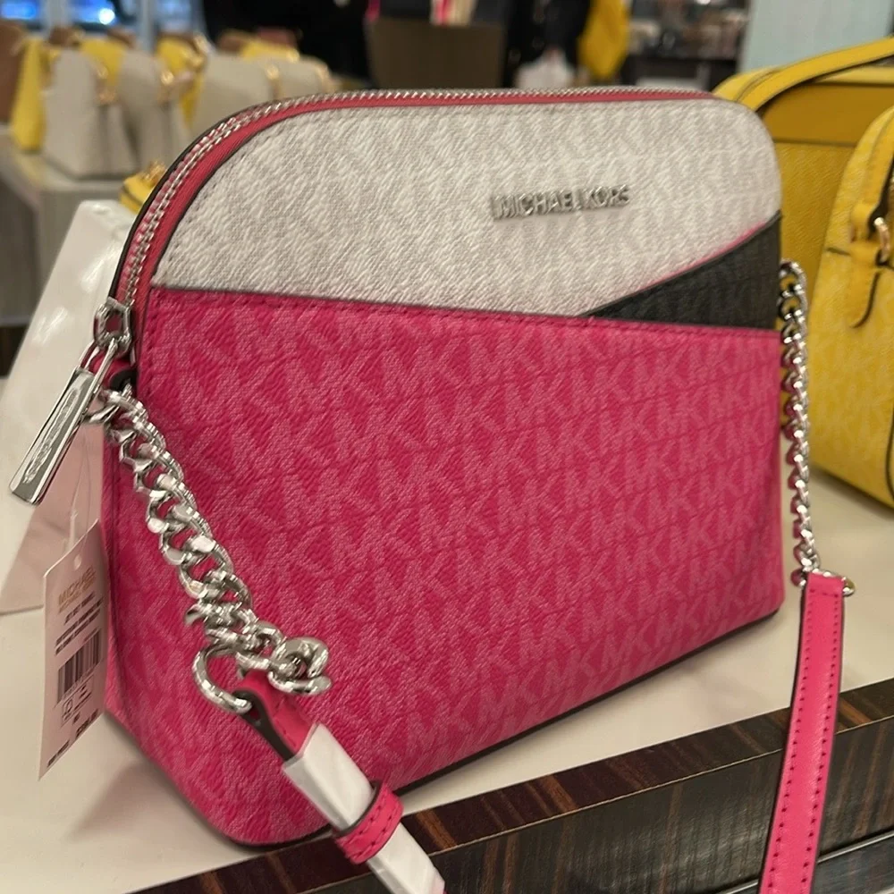 Michael Kors Jet Set Travel Md Sgntr Logo Color Block Dome Crossbody
DRAGONFRUIT - Picture 16 of 16